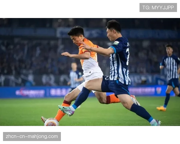 【2026年4月中超联赛·赛前·报道赛前报道:为应对对手边路强攻,青岛西海岸重点加练了禁区前沿的防传中保护 【2026年4月中超联赛·赛前·报道赛前报道:为应对对手边路强攻,青岛西海岸重点加练了禁区前沿的防传中保护